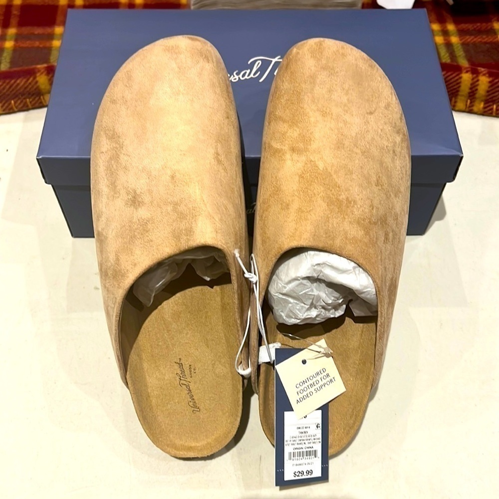 LADIES tan bev flats